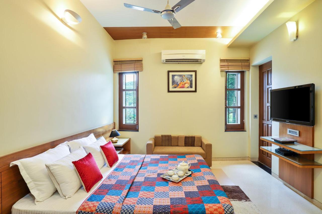 Stayvista'S Prakriti Farms With Outdoor Pool, Complimentary Breakfast And Hi-Tea Udaipur Eksteriør bilde